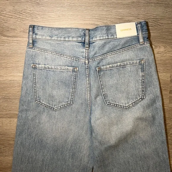 Express, High Waisted Wide Leg Jeans - Light Wash - Size 2R - Picture 10 of 13